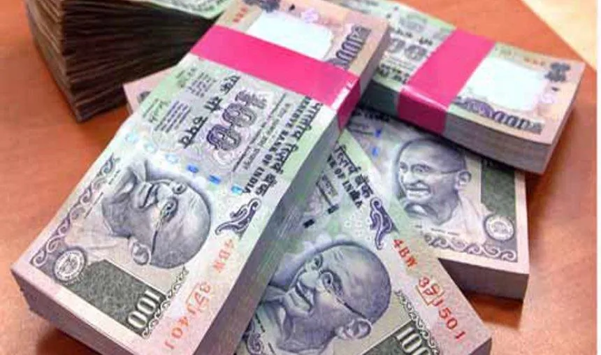 एक अमेरिकी डॉलर के मुकाबले भारतीय रुपया गुरुवार को 1 पैसा की मामूली मजबूती के साथ 66.96 पर खुला- India TV Paisa