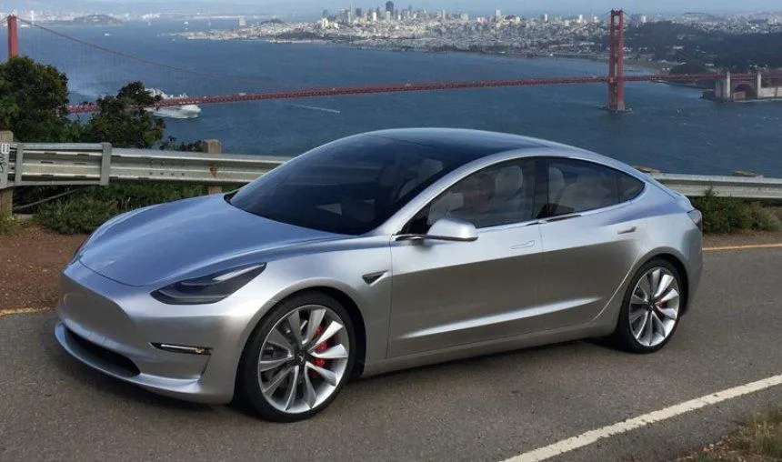 Tesla ने अपने ग्राहकों को सौंपी मॉडल-3 कार, खासियतों से भरी यह कार एक बार चार्ज होने पर चलेगी 500 किमी- India TV Paisa