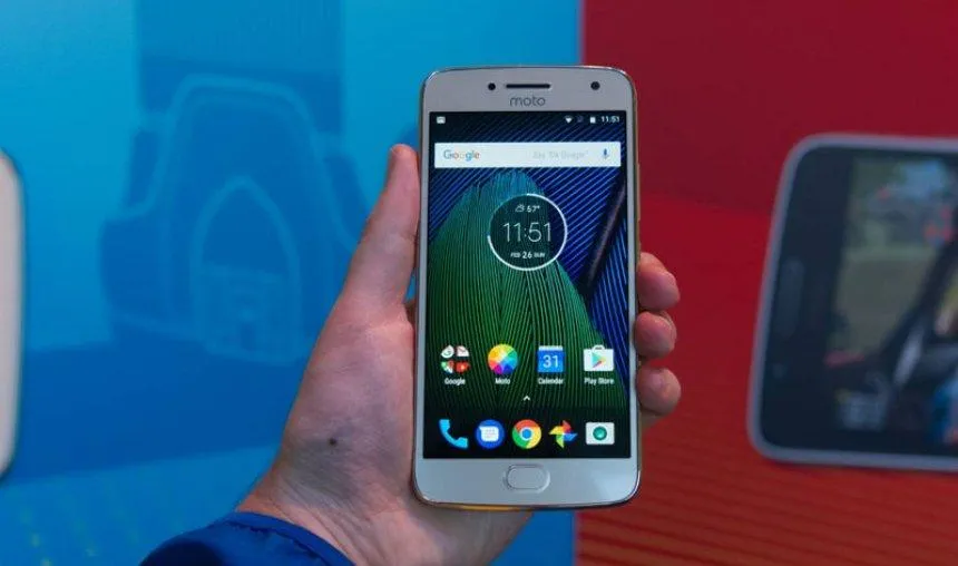 Motorola ने लॉन्‍च किए Moto G5 और G5 प्‍लस स्‍मार्टफोन, अगले महीने भारतीय बाजार में एंट्री- India TV Paisa