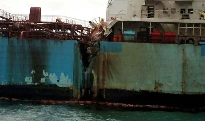 Ships Collide- India TV Hindi