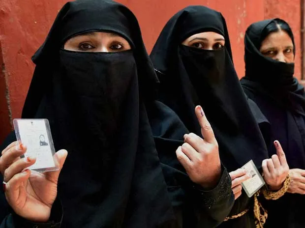 Burqa clad muslim women voters- India TV Hindi