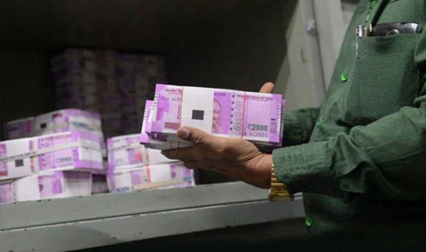 2000 रुपए के नोट की छपाई में हुई भारी कटौती, सप्लाई सीमित करने के लिए सरकार की रणनीति- India TV Paisa