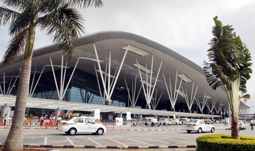 GVK बेचेगी बेंगलुरु एयरपोर्ट में अपनी 33 फीसदी हिस्‍सेदारी, कनाडा की Fairfax खरीदेगी 2,202 करोड़ रुपए में- India TV Paisa