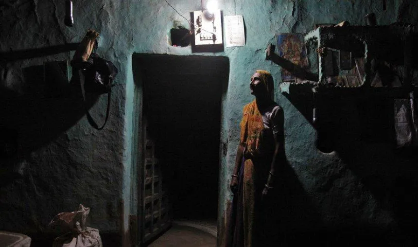 ‘नोटबंदी से सस्ती होंगी सौर बिजली की दरें’, किसानों से लेकर कारोबारियो तक को मिलेगा फायदा- India TV Paisa