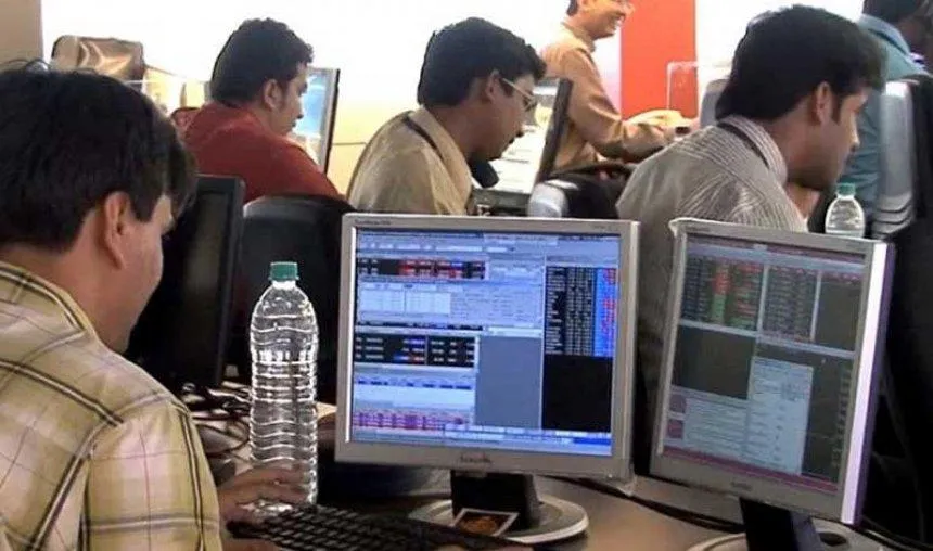 शेयर बाजार में लगातार दूसरे दिन गिरावट, सेंसेक्स 90 और निफ्टी 33 अंक टूटा- India TV Paisa