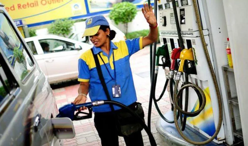 No Relief: पेट्रोल-डीजल पर टैक्‍स घटाने पर सरकार का कोई विचार नहीं, आप चुकाते रहेंगे ज्‍यादा कीमत- India TV Paisa