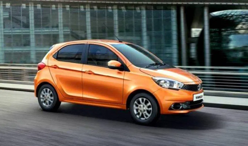 टाटा मोटर्स ने लॉन्&zwj;च की Tiago AMT, 5.39 लाख रुपए है एक्&zwj;स-शोरूम कीमत- India TV Hindi