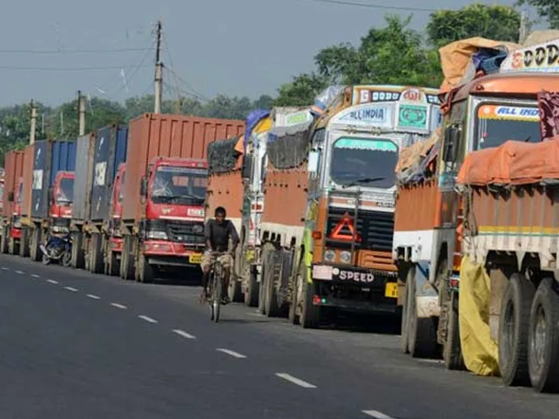truck owners begin indefinite strike to protest 50 percent...- India TV Hindi