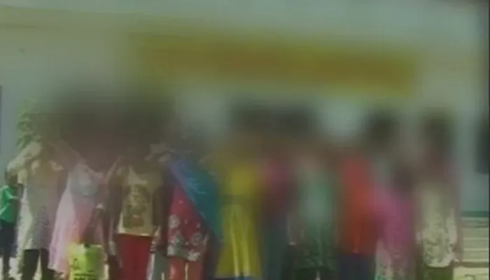 warden suspended for dressing girl students in up- India TV Hindi
