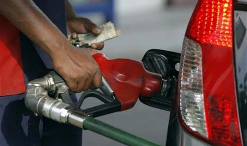 आज पेट्रोल 1.12 रुपए और डीजल 1.24 रुपए प्रति लीटर हुआ सस्‍ता, अब रोजाना बदलेंगी कीमतें- India TV Paisa