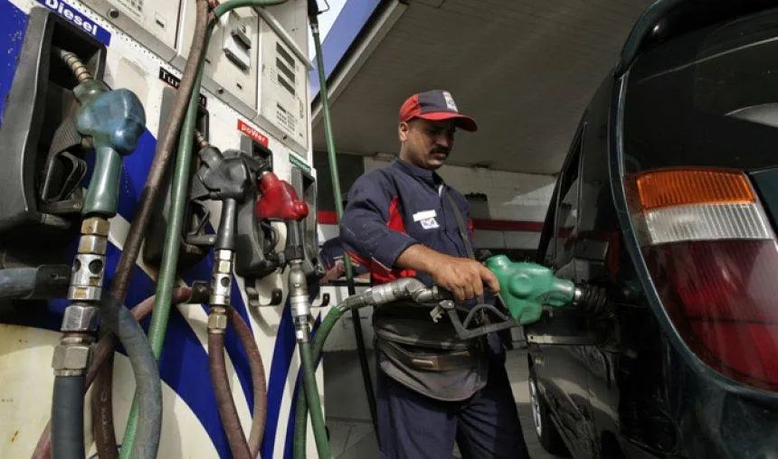 Good News : पेट्रोल 2.16 रुपए और डीजल 2.10 रुपए प्रति लीटर हुआ सस्ता, नई दरें आज से लागू- India TV Paisa