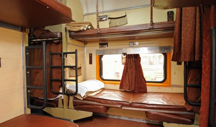 ट्रेन में रेलवे खत्म करेगी AC-2 कोच, बेसिक किराए में हो सकती है 15 फीसदी तक की बढ़ोतरी- India TV Paisa
