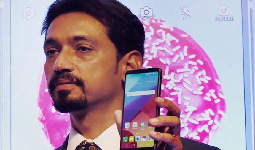 LG ने 51,990 रुपए में लॉन्‍च किया LG-G6 स्‍मार्टफोन, ऐसे उठा सकते हैं 7000 का फायदा- India TV Paisa