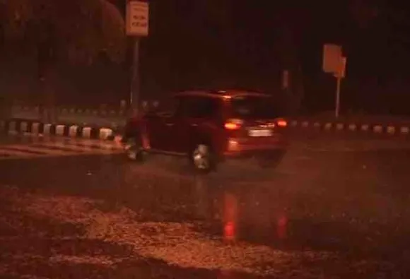 Rain in ncr
- India TV Hindi