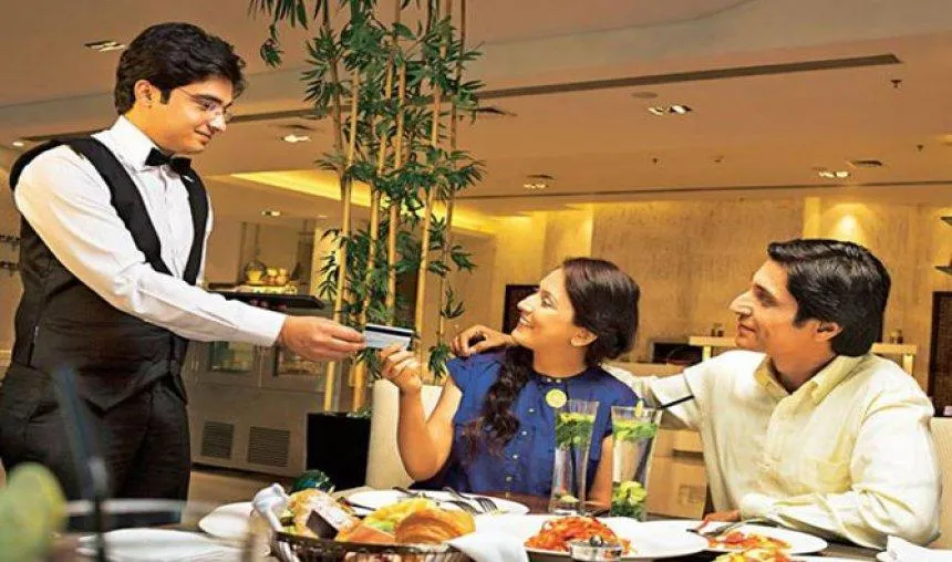 होटल और रेस्‍टॉरेंट में खाना होगा सस्‍ता, सरकार सर्विस चार्ज को लेकर जल्‍द जारी करेगी एडवाइजरी- India TV Paisa
