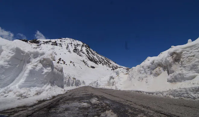 rohtang pass opened for vehicles after four months- India TV Hindi