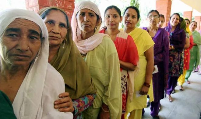 Voting for the by election in the Lok Sabha seat in kashmir- India TV Hindi