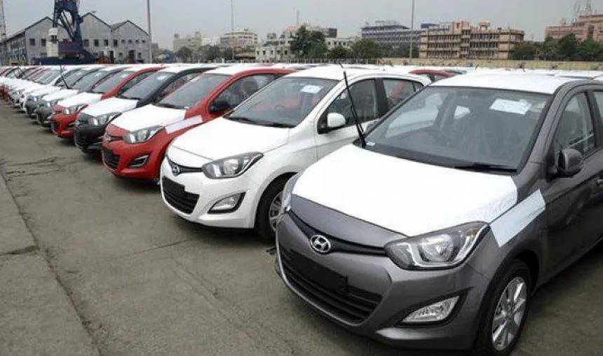 अप्रैल में यात्री वाहनों की बिक्री 15 फीसदी बढ़ी, कार बिक्री में 17 प्रतिशत का इजाफा- India TV Paisa