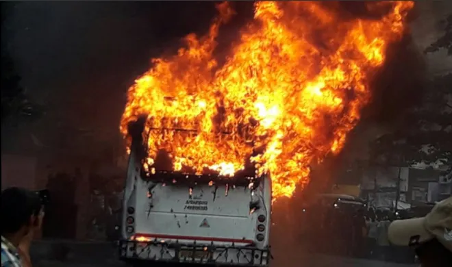 Bus fire- India TV Hindi
