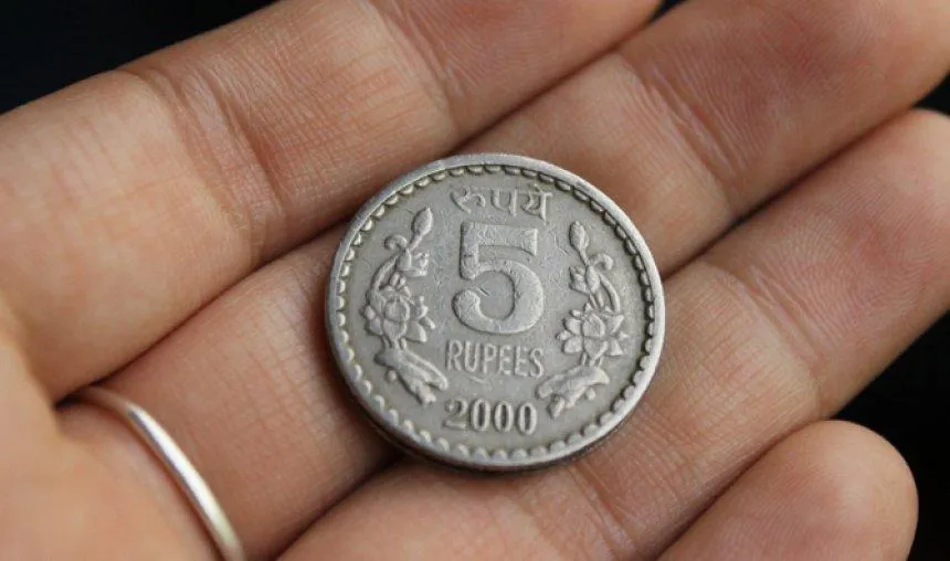 50 पैसे में ऐसे बन रहा था 5 रुपए का नकली सिक्‍का, जानिए सिक्कों की पहचान से जुड़ा ये राज- India TV Paisa