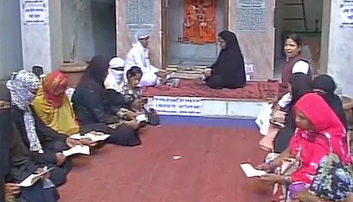 Muslim_Women_Hanuman_Chalisa- India TV Hindi