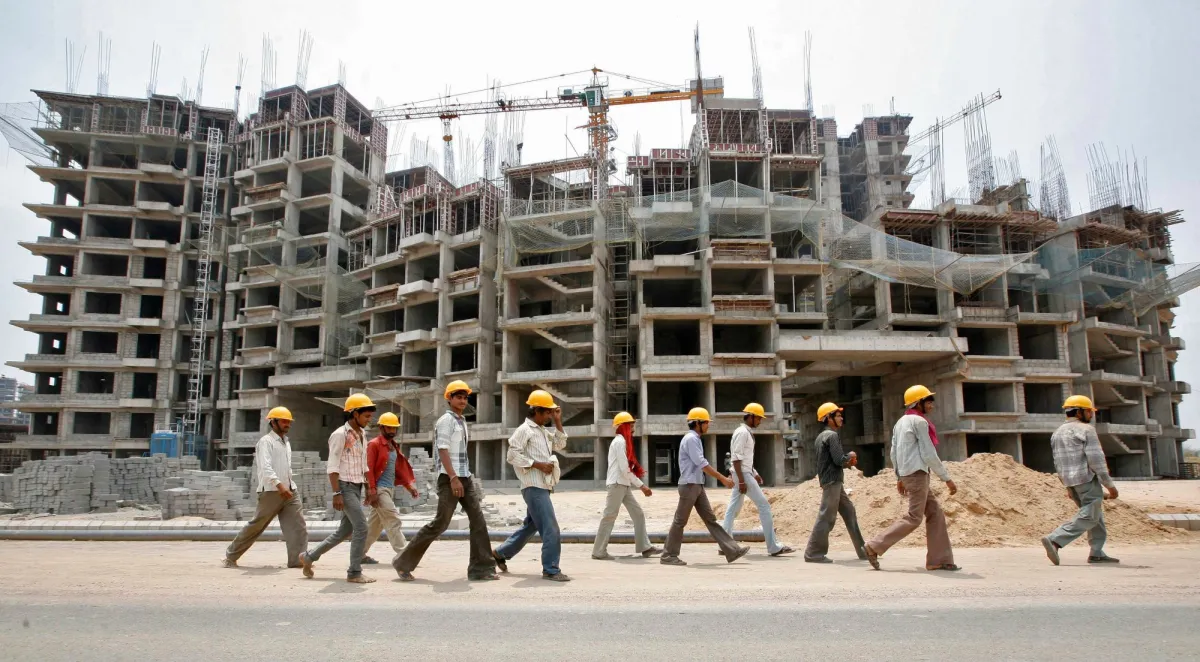 Under construction flats in Noida - India TV Paisa
