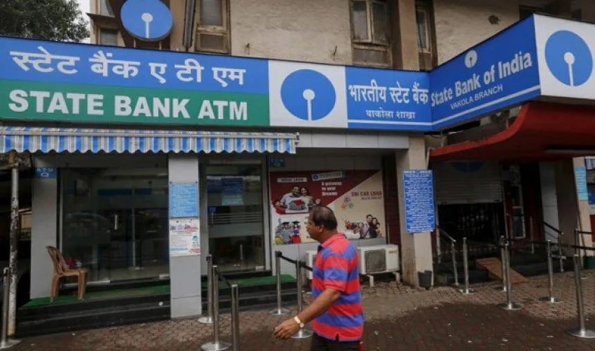मोबाइल वॉलेट के जरिये ATM से पैसे निकलाने की सुविधा देगा SBI, लेनदेन पर सेवाशुल्‍क बढ़ाने को बताया अफवाह- India TV Paisa