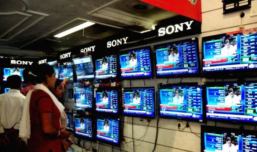 GST Regime: टीवी, रेफ्रि‍जरेटर और एसी हो जाएंगे महंगे, उपभोक्‍ताओं को चुकानी होगी 4-5% ज्‍यादा कीमत- India TV Paisa