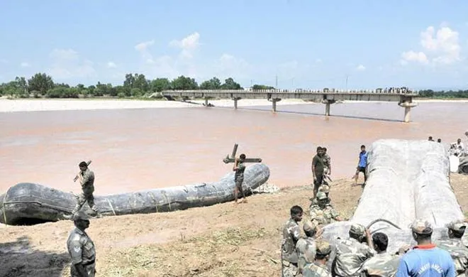 two soldiers drown in jammu and kashmir tawi river - India TV Hindi