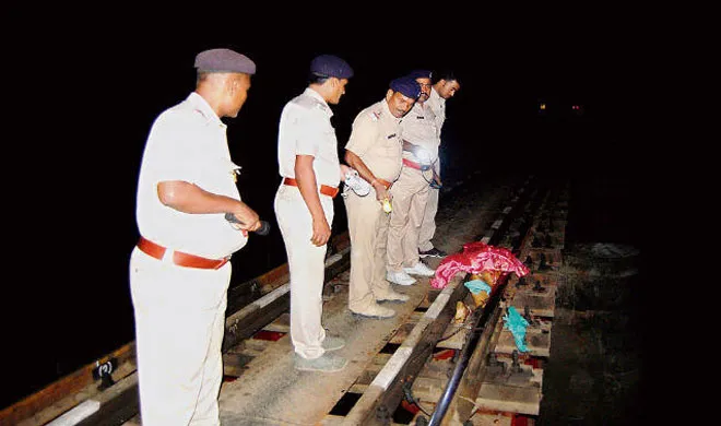 bihar 8 people killed after crossing railway bridge- India TV Hindi