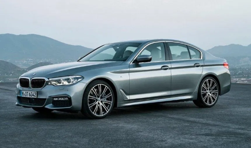 कल लॉन्च होगी नई BMW 5-सीरीज, मर्सिडीज ई-क्‍लास और ऑडी A6 को देगी टक्‍कर- India TV Paisa