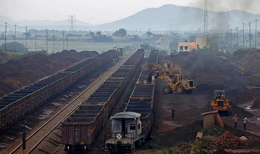 झरिया कोयला खान क्षेत्र का मार्ग बंद करने से रेलवे को होगा 2,500 करोड़ रुपए का सालाना नुकसान- India TV Paisa