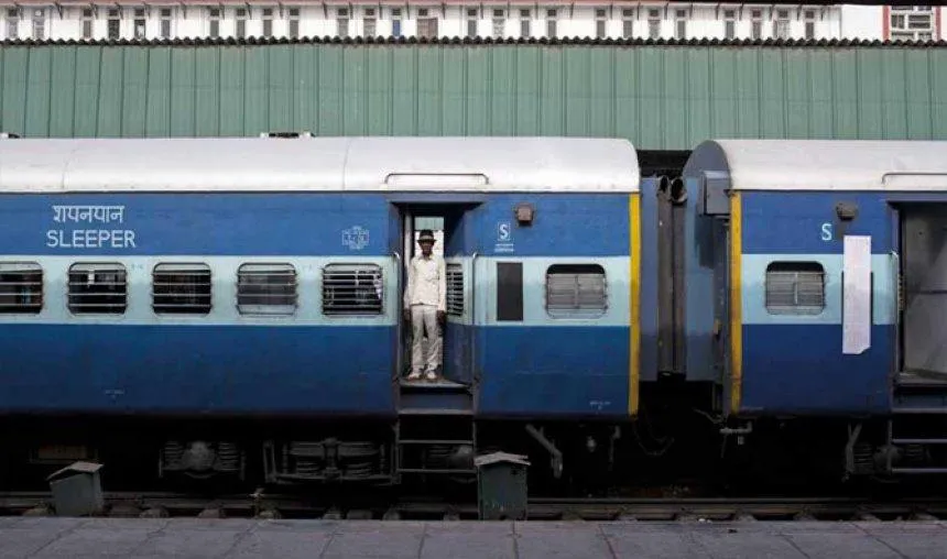 रेलवे अपने बेड़े में जोड़ेगी 40,000 यात्री कोच, आधुनिक शौचालय और सुविधाओं से होंगे लैस- India TV Paisa