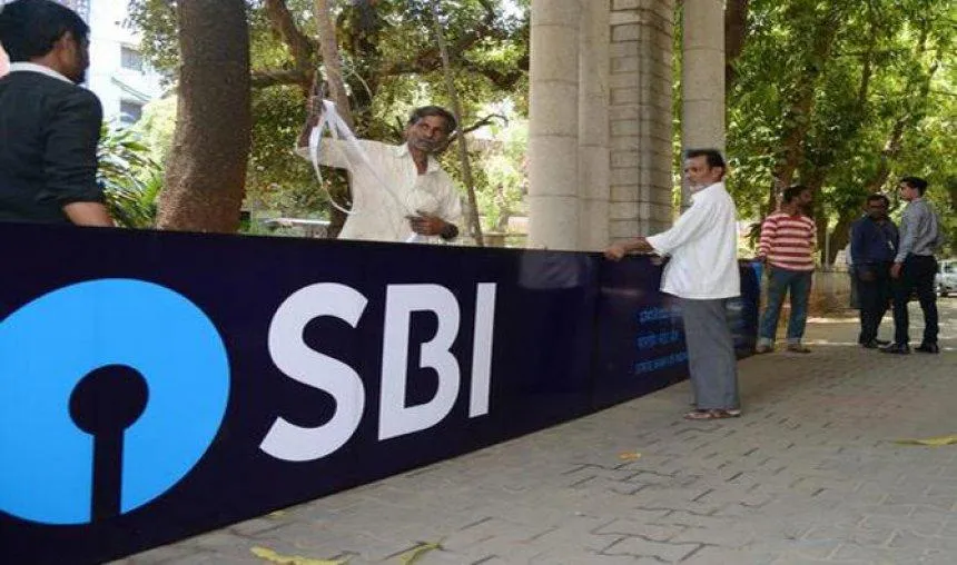 11,000 करोड़ रुपए जुटाने के लिए SBI  ने शुरू की शेयर बिक्री, ICICI बैंक बेचेगा बीमा बिजनेस में अपनी हिस्‍सेदारी- India TV Paisa
