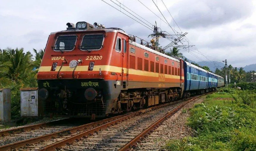 ट्रेन में सफर कर रहे यात्रियों को जल्‍द मिलेगी हाई स्‍पीड इंटरनेट की सुविधा, रेलवे कर चुका है तैयारी- India TV Paisa