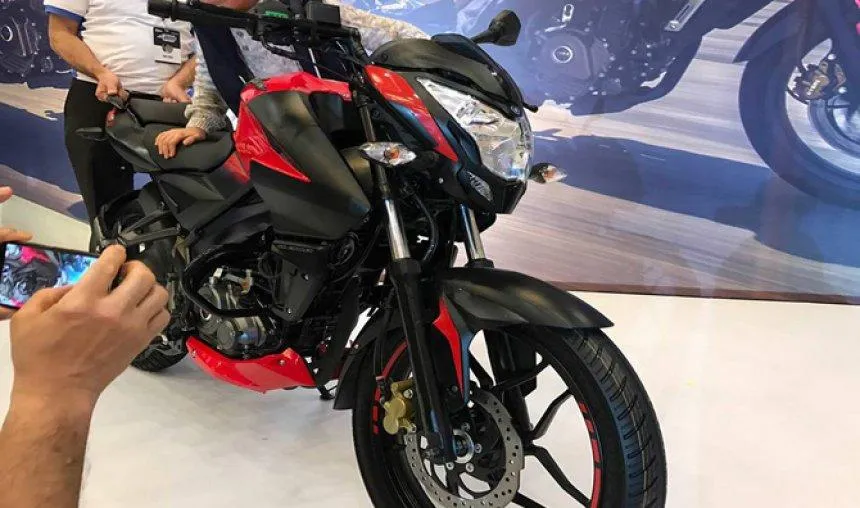 Bajaj ने लॉन्&zwj;च की स्&zwj;टाइलिस्&zwj;ट पल्सर NS160, मुंबई शोरूम में कीमत है 80,648 रुपए- India TV Hindi