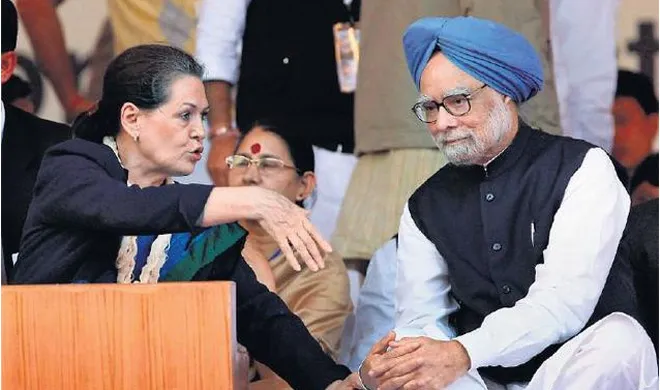 Sonia Gandhi and Manmohan Singh | PTI Photo- India TV Hindi