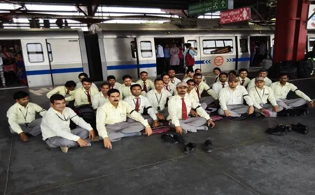 Delhi metro staff on strike- India TV Hindi