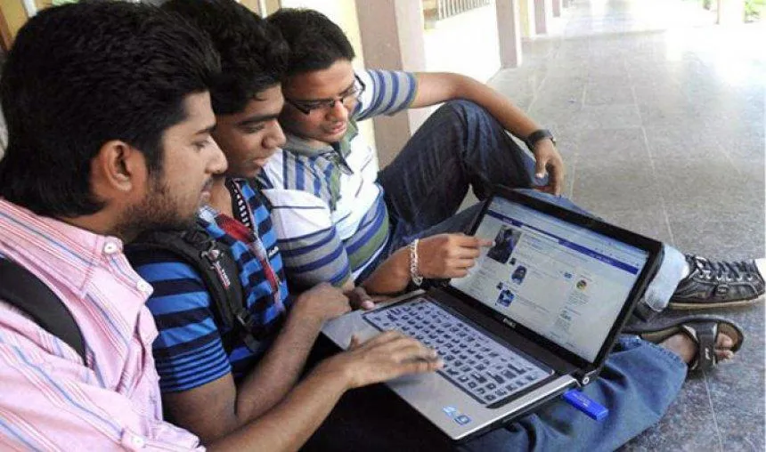 डेस्कटॉप के लिए फेसबुक शुरू करेगी ‘एक्सप्लोर फीड’, दोस्‍तों के अलावा देख सकेंगे दूसरे के भी पोस्‍ट- India TV Paisa