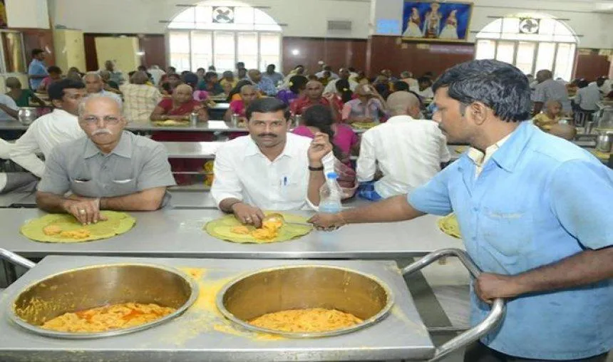 सरकार ने किया स्‍पष्‍ट, धार्मिक संस्थानों की ओर से दिए जाने वाले मुफ्त भोजन पर नहीं लगेगा GST- India TV Paisa