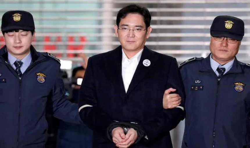 दक्षिण कोरिया की अदालत ने Samsung के उत्‍तराधिकारी को सुनाई 5 साल जेल की सजा, रिश्‍वत कांड में पाए गए दोषी- India TV Paisa