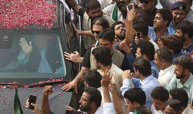 Sharif arrives in Rawalpindi from Grand Trunk Road on the...- India TV Hindi