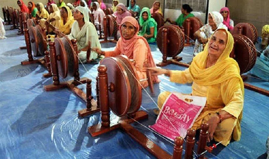 प्रधानमंत्री मोदी के निर्वाचन क्षेत्र में 3,000 महिलाओं को मिला रोजगार, 200 रुपए की दैनिक आय हुई सुनिश्चित- India TV Paisa
