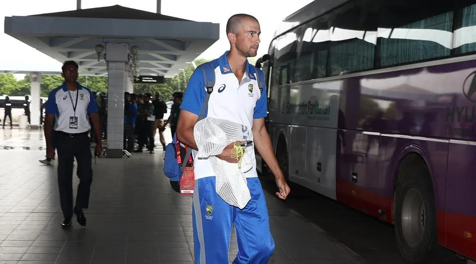 Australia cricket team bus hit by a stone- India TV Hindi