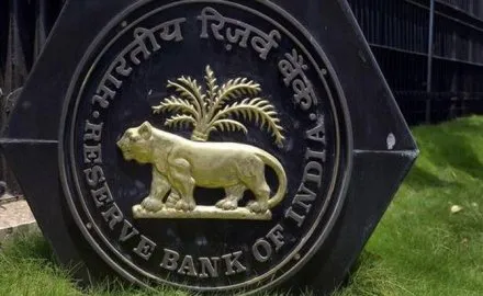 RBI ने ठोका यस बैंक और IDFC बैंक पर जुर्माना, देने होंगे दोनों को 8 करोड़ रुपए- India TV Paisa