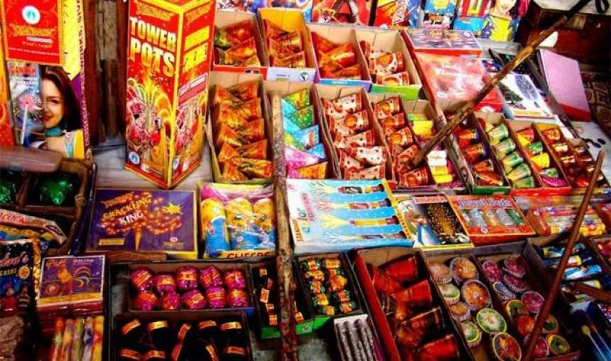 दिल्ली में बिना पटाखों के होगी दिवाली, सुप्रीम कोर्ट 1 नवंबर तक बिक्री पर लगाई रोक- India TV Paisa