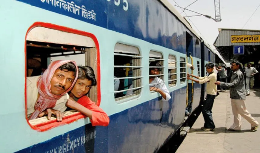 रेलवे कर रही है यात्रियों को दिवाली का उपहार देने की तैयारी, जल्‍द होगी ऑनलाइन टिकट सस्‍ता करने की घोषणा- India TV Paisa