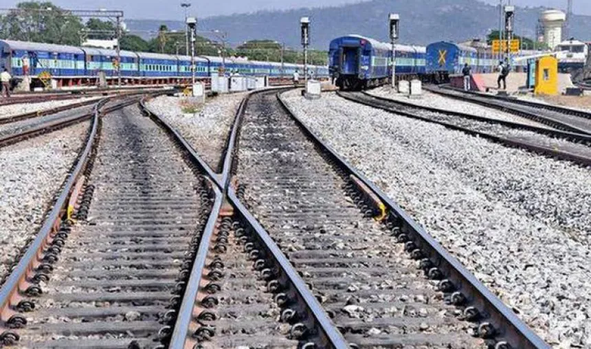 रेलवे अगले एक साल में देगी 10 लाख लोगों को नौकरी, पटरियों की खरीद के लिए जल्‍द जारी होगी वैश्विक निविदा- India TV Paisa