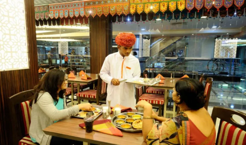 रेस्‍टॉरेंट्स में भोजन करना हो सकता है जल्‍द सस्‍ता, जीएसटी रेट में संशोधन पर मंत्री समूह करेगा विचार- India TV Paisa