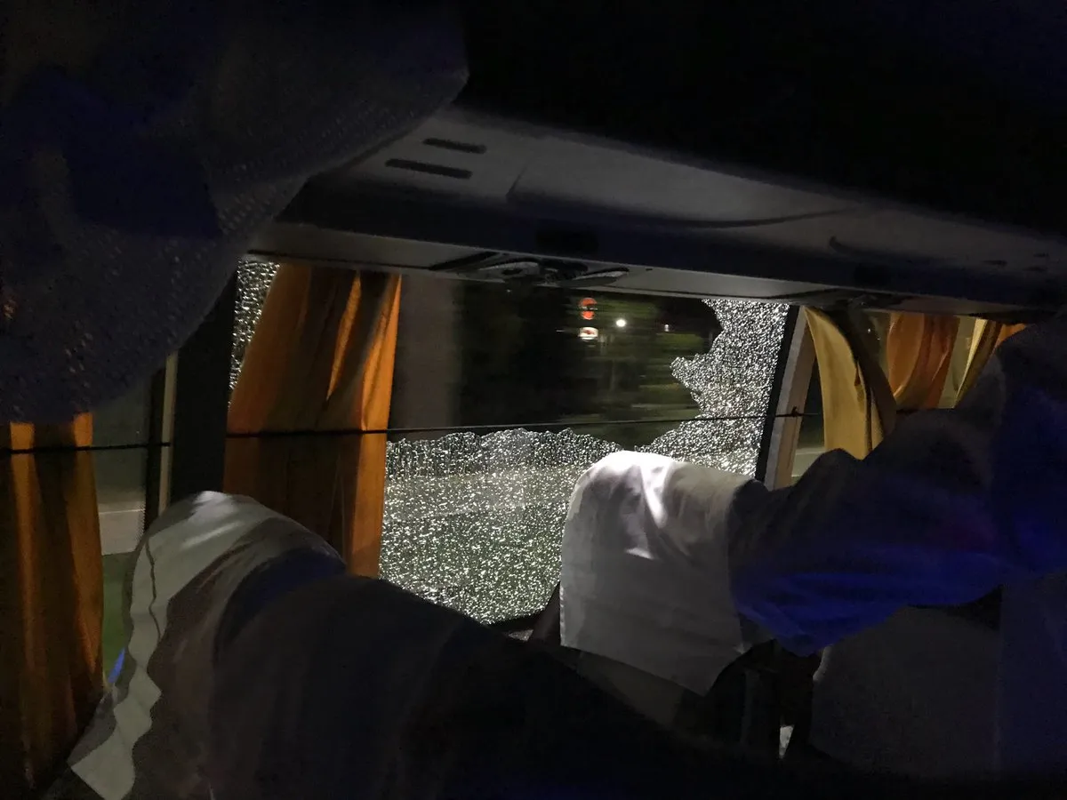 Aussies bus stoned in guwahati- India TV Hindi